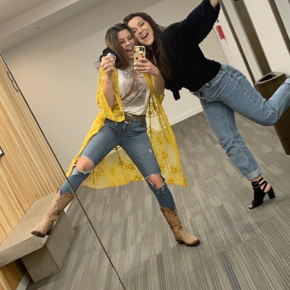 Yellow Lace Duster - Picture 6 of 7